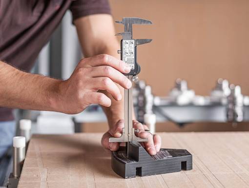 Kontrollmessung an einem Bauteil aus technischem Kunststoff