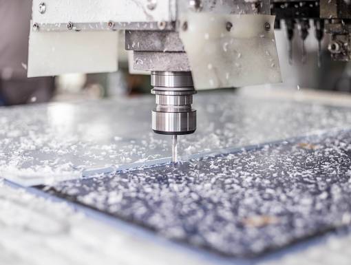 CNC-Fräsen einer Acrylglasplatte